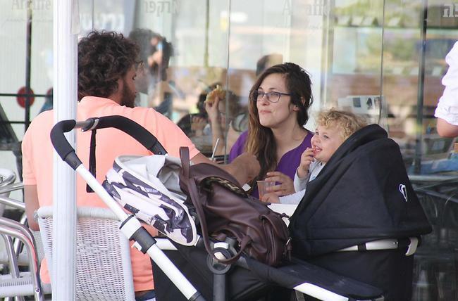 אנחנו נמסים!!! קרן פלס, נועם טור והבן אורי ברגע משפחתי
