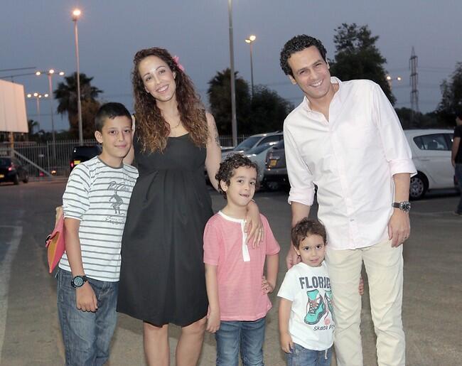 מתרחבים בקרוב. עודד מנשה, עדן הראל והילדים