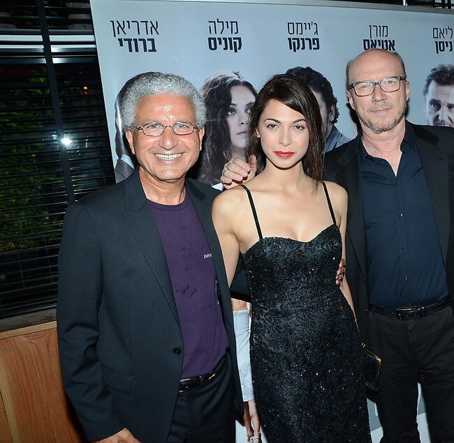 אני והיפות שלי. אטיאס עושה סנדביץ' האגיס-אדרי