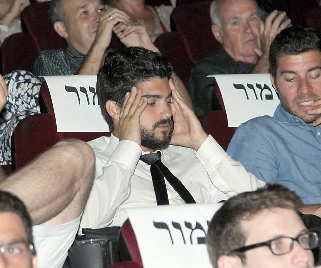 לאושרי כהן יש כאב ראש או שהוא פשוט לא אוהב לראות את עצמו על המסך?
