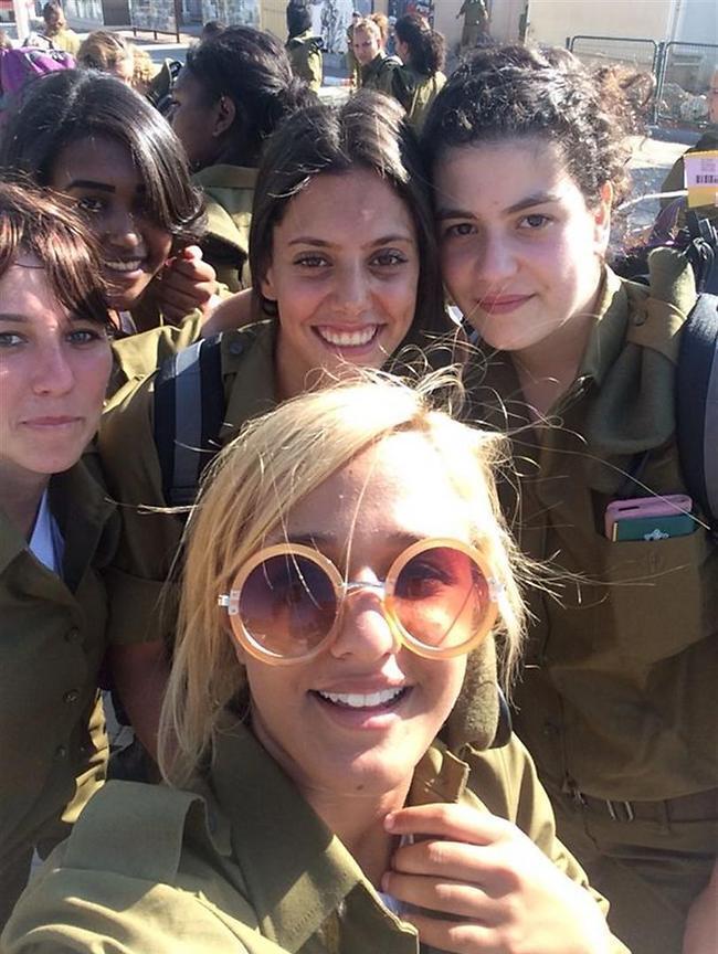ואי אפשר בלי סלפי ראשון על מדים