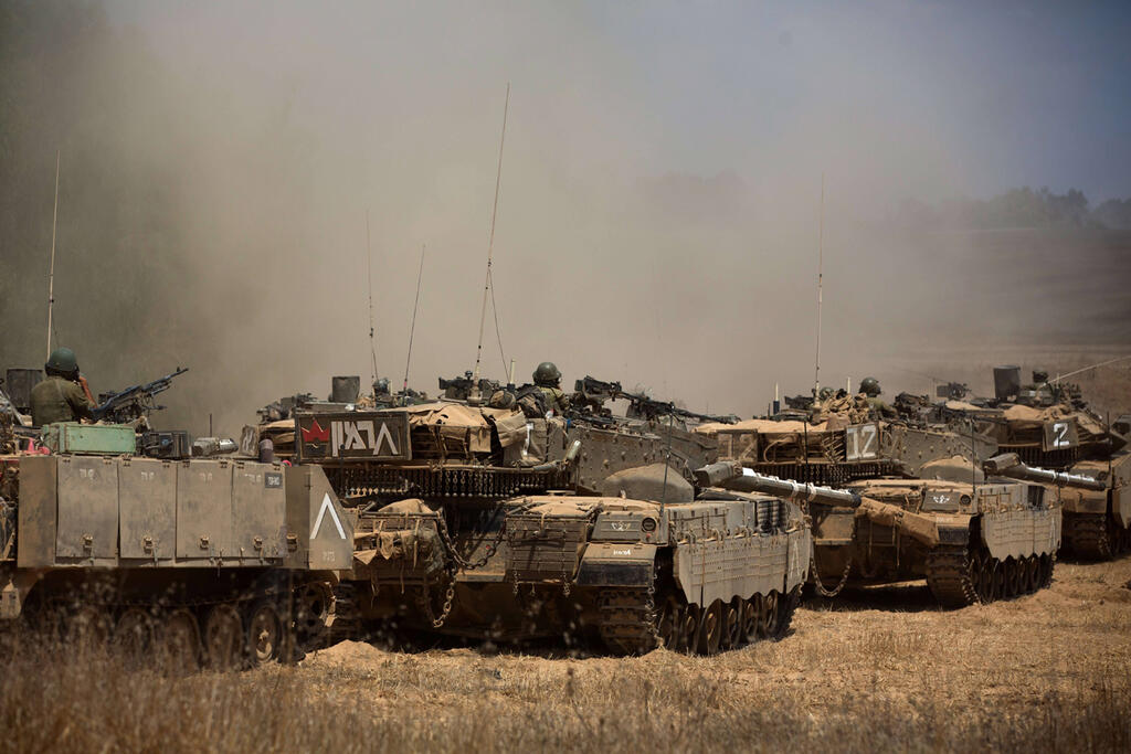 Israeli tanks amass at Gaza border 