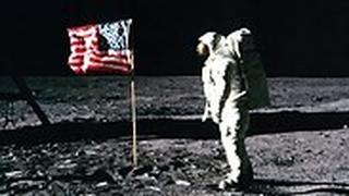 הדגל האמריקני על הירח  