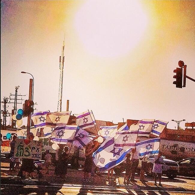 "עם ישראל חי". עמוס תמם