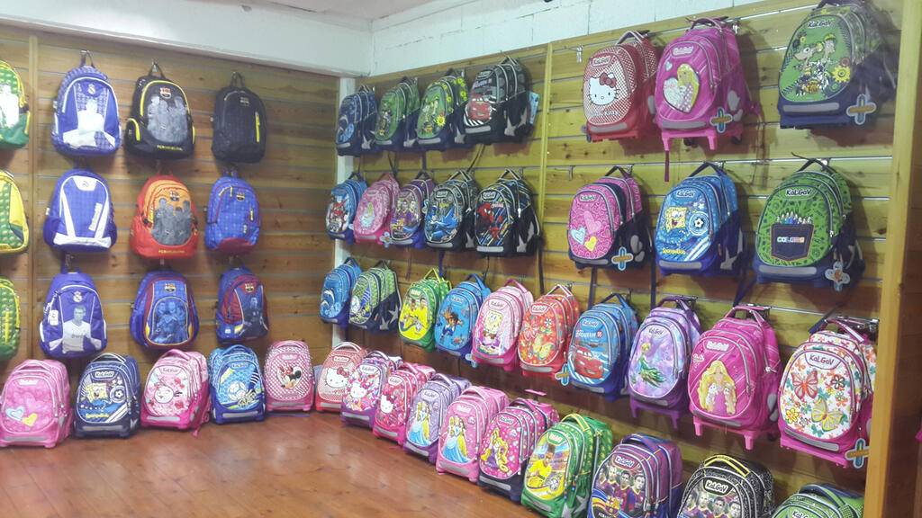 Школьные рюкзаки в магазине 