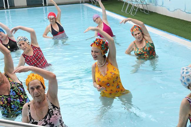 מתיחות בבריכה זה הטי אר אקס החדש (צילום: רפי דלויה) מתיחות בבריכה זה הטי אר אקס החדש