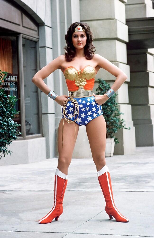 לינדה קרטר כוונדר וומן. מושלמת