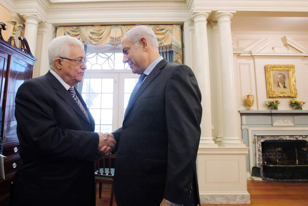 Palestinian President Mahmoud Abbas and Prime Minister Benjamin Netanyahu meeting in Washington, Sept. 2010 