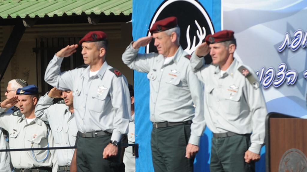 Aviv Kochavi, left, and then-IDF chief of staff Benny Gantz, center, at a 2014 military ceremony 