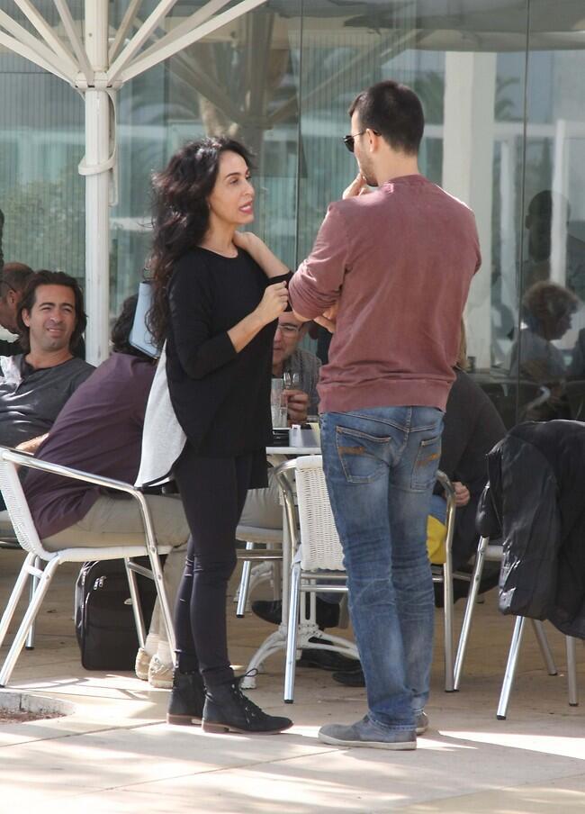 איך אני נראה על הפלזמה? זה משמין אותי?