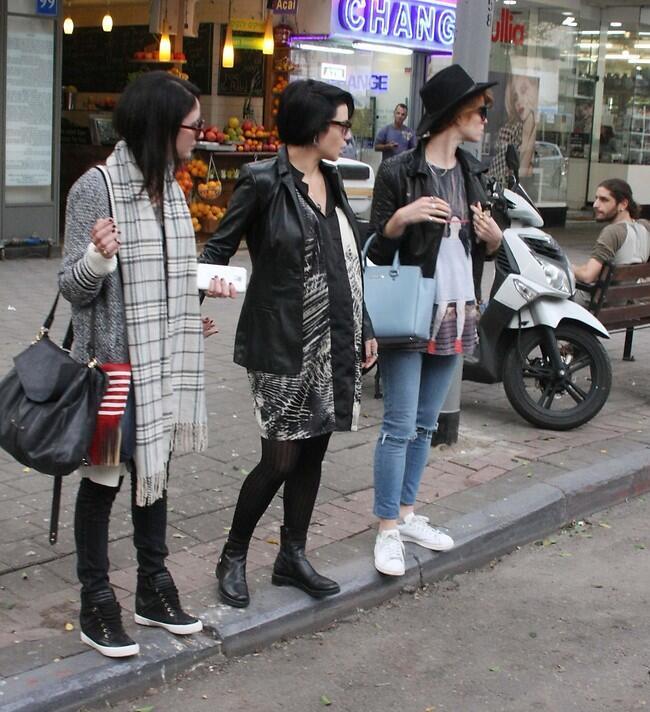 סקס והעיר הגדולה? חסרה רק צלע רביעית. יובל שרף, נינט טייב ואסתי טייב