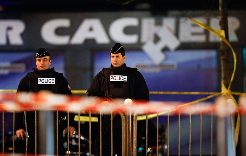 French police in front Hyper Cacher kosher supermarket in Paris after Islamist gunmen kills 4 Jewish men 
