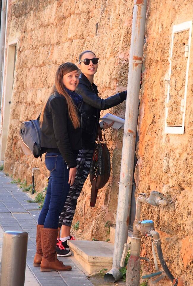 שיט גילו את הקיר הסודי שלי! גל גדות (צילום: מוטי לבטון)  שיט גילו את הקיר הסודי שלי! גל גדות