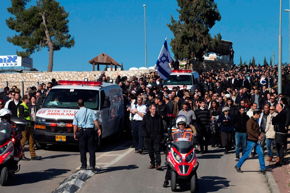 Thousands participate in funeral precession in Jerusalem of Hyper Cacher victims 