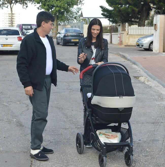 למי הוא דומה? רוסלנה רודינה עם אביה יעקב והבן יאן