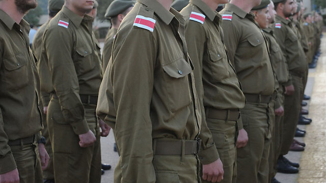 Новобранцы ЦАХАЛа (Иллюстрация: Авиягу Шапира) Новобранцы ЦАХАЛа