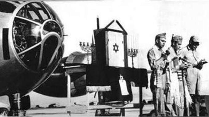 Молитва еврейских воинов во время Второй мировой (Фото: архив) Молитва еврейских воинов во время Второй мировой