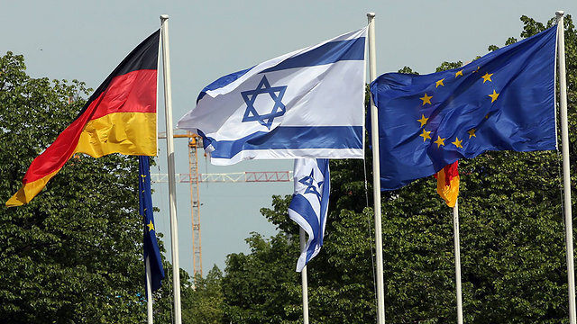 Флаги Германии, Израиля, Евросоюза 