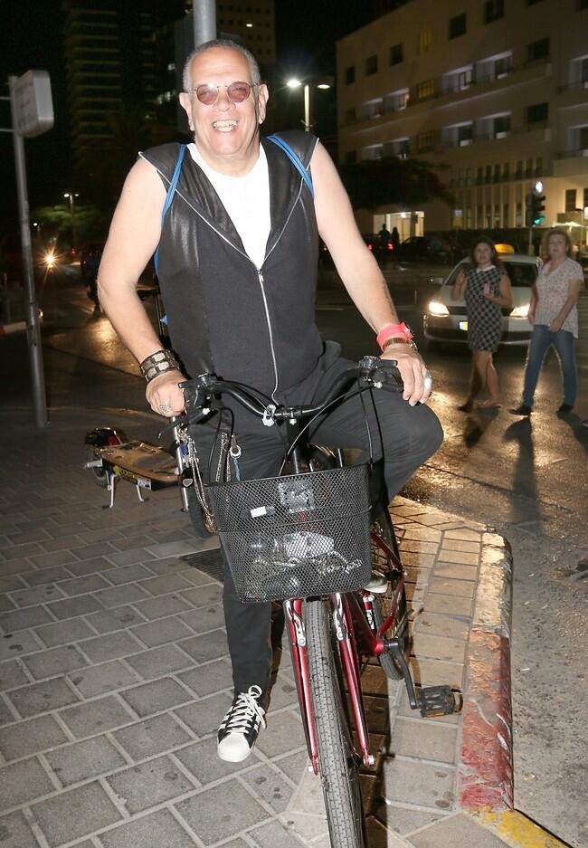 רוכב כל הדרך אל האושר. יובל כספין