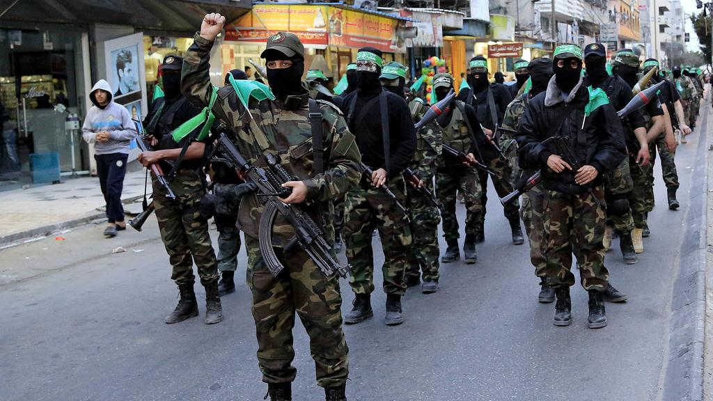Hamas' fighters parade in Gaza 
