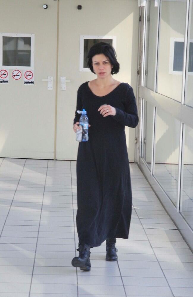 את סולחת לנו, נכון? נינט טייב בבית החולים אחרי הלידה