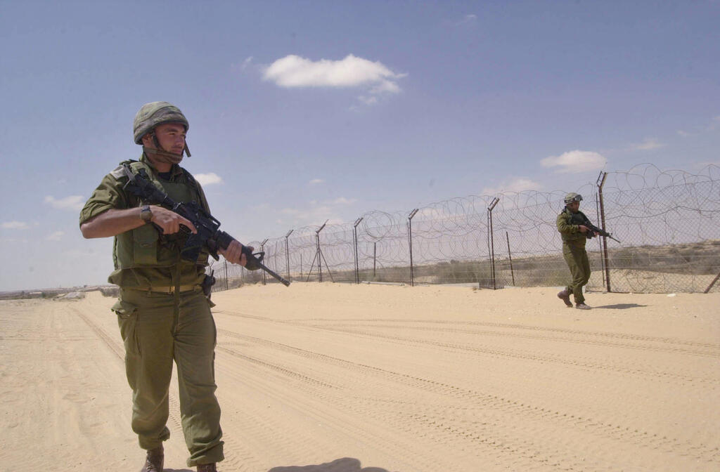 Israeli troops on the Philadelphi Corridor 