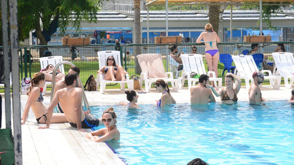 Open-air pool at Ben Gurion University 