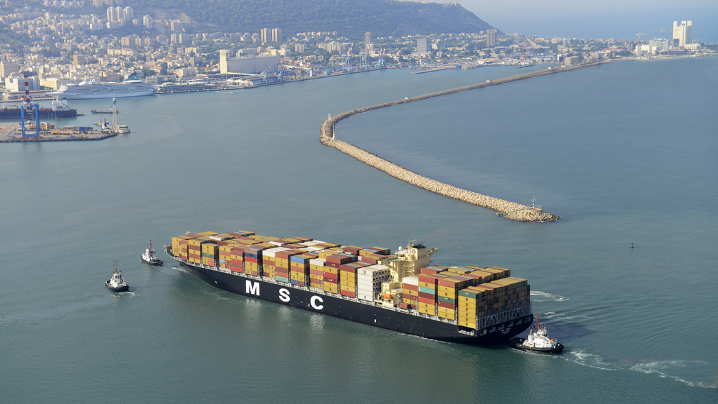 Giant Shipping Alliance 2M at Haifa port Israel for first time 