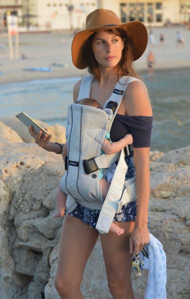 אני לא אסתכל למצלמה, זה הכי 'ווג'. ליאל דניר