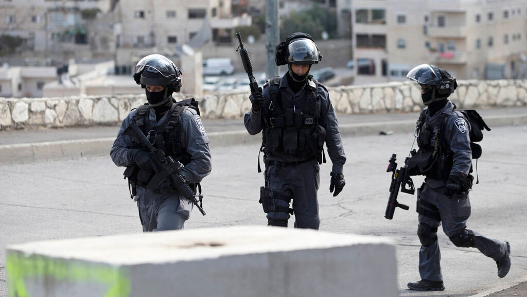 Border police forces in East Jerusalem's Issawiya neighborhood 