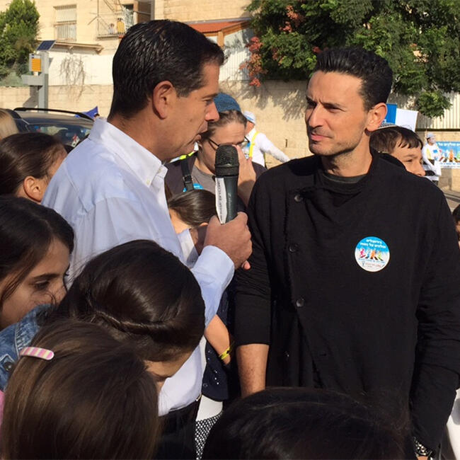 אישתי עשתה את הקמפיין הראשון לזהירות בדרכים. גיא זו-ארץ