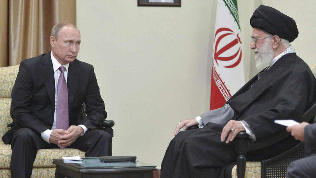 Russian President Vladimir Putin with Iran's Supreme Leader Ali Khamenei 