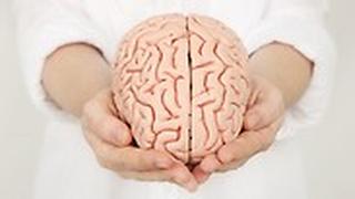 טיפול באמצעות אלטרודה למוח