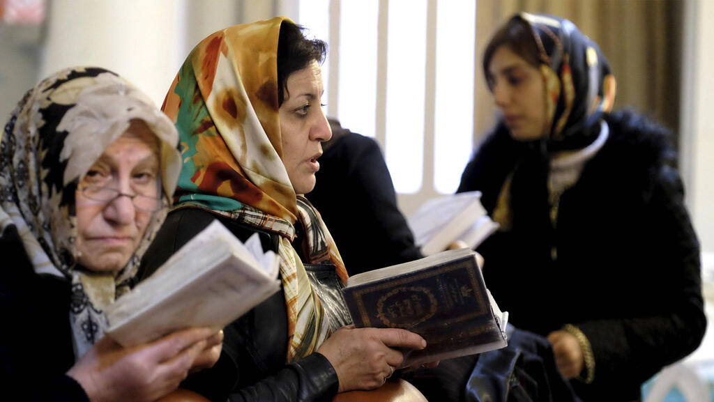 Jewish women in Iran 