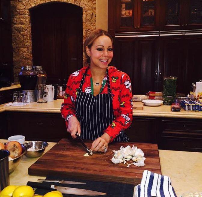 מנסה להוכיח לג'יימס פקר שאת בת זוג ראויה? מריה קארי קוצצת מנסה להוכיח לג'יימס פקר שאת בת זוג ראויה? מריה קארי קוצצת