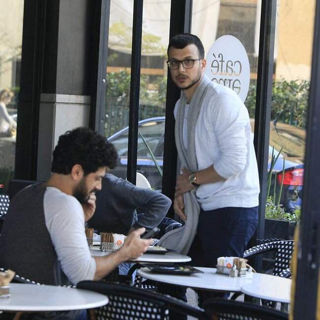 מה? יש עליי מצלמות? אני כל כך לא רגיל לזה