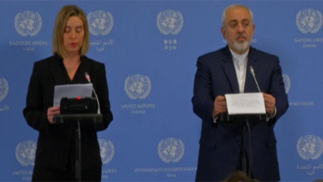Iranian Foreign Minister Mohammad Javad Zarif (rigt) presents nuclear deal 