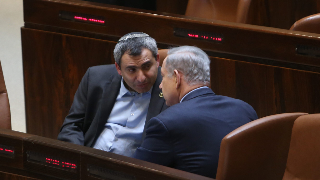 Zeev Elkin and Benjamin Netanyahu in the Knesset in 2016 