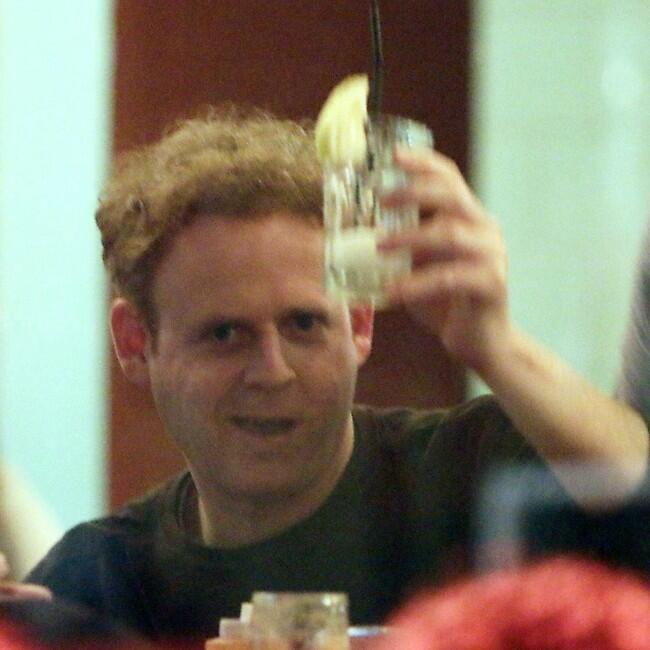 מזמין אותנו לדרינק? שליין