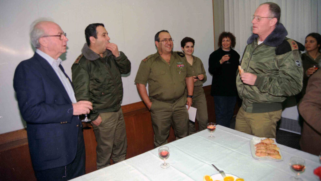 Дани Ятом с Ицхаком Рабином, Эхудом Бараком и Меиром Даганом. 10.11.1993 