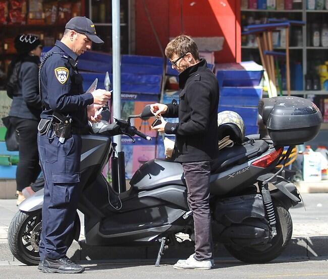 אדוני השוטר, זה אני עפר!