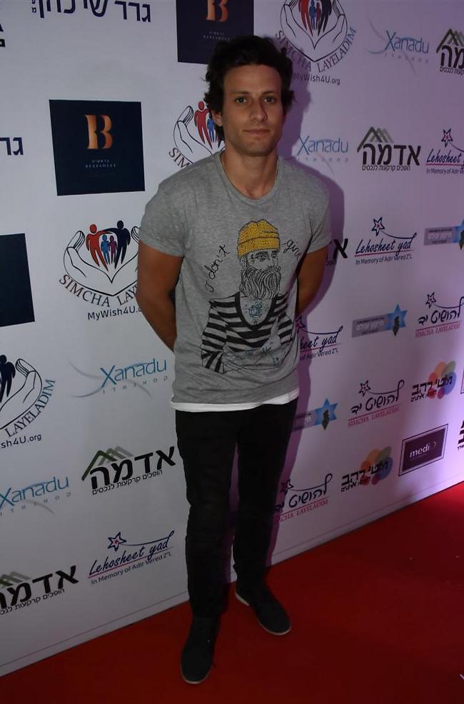 נו יאללה פעם אחת תסתיר את הפנים היפות שלך. דניאל ליטמן