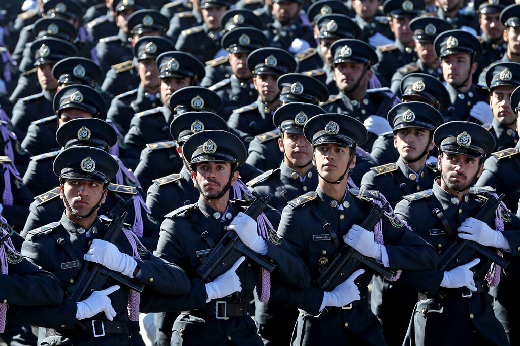 Iranian soldiers marching in Tehran 