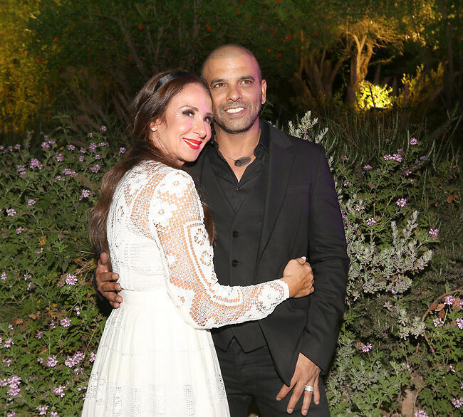 תומך בשמחה. אייל גולן ושנירר