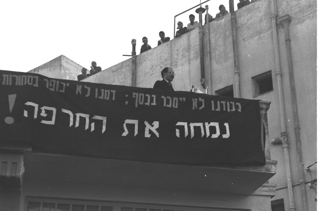 Menachem Begin during a 1953 protest against the reparations agreement 