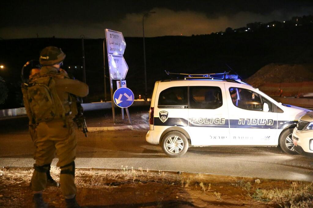 Archive: Israeli soldier standing near Hizma checkpoint following a Palestinian firebomb attack, May 10, 2016 