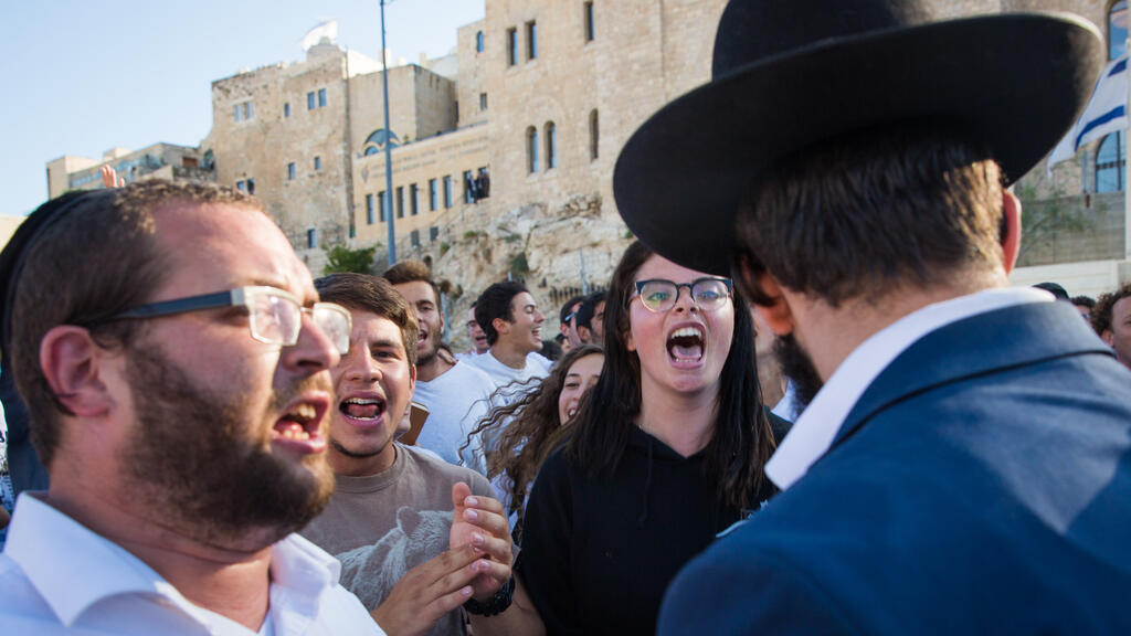 Confrontations in the Western Wall egalitarian plaza 