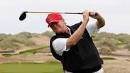 טראמפ משחק גולף. מעדיף להיות במגרש מאשר בוושינגטון
