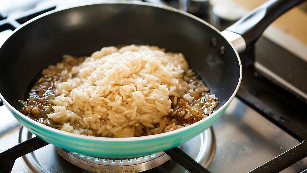 Птитим, или рис Бен-Гуриона, готовятся из муки и яиц 