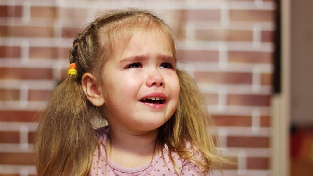 Плачущая девочка. (Иллюстрация: shutterstock) Плачущая девочка.
